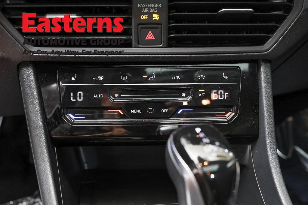 Used 2025 Volkswagen Jetta SE FWD image 20