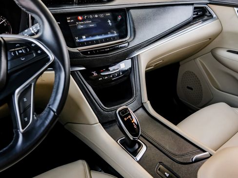 Used 2018 Cadillac XT5 FWD image 22