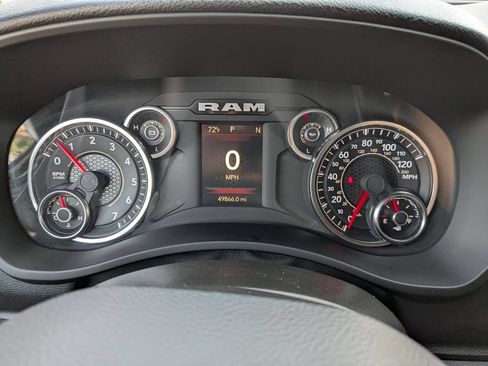 Used 2024 RAM 2500 Big Horn AWD/4WD image 3