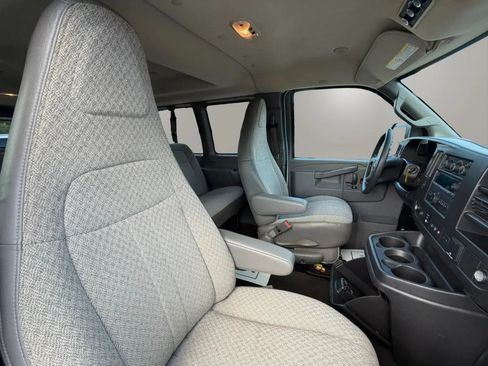 Used 2020 Chevrolet Express 3500 LT w/ LT Preferred Equipment Group RWD image 17
