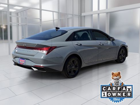 Used 2022 Hyundai Elantra SEL FWD image 6