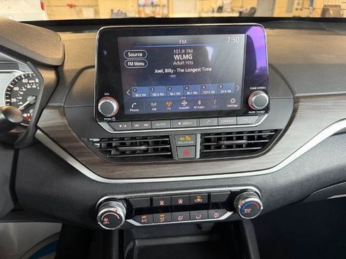 Used 2024 Nissan Altima 2.5 SV FWD image 4