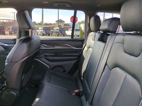 Used 2023 Jeep Grand Cherokee Overland AWD/4WD image 14