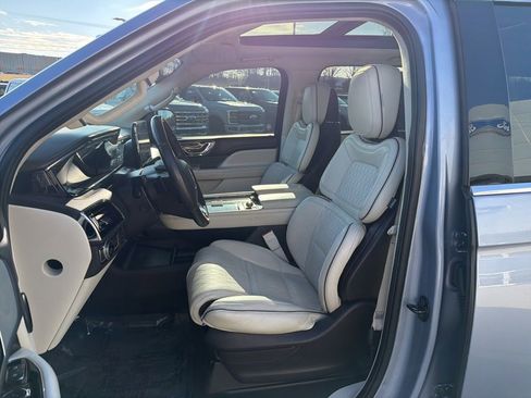 Used 2021 Lincoln Navigator Black Label image 9