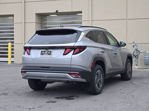 Used 2025 Hyundai Tucson Blue image 4