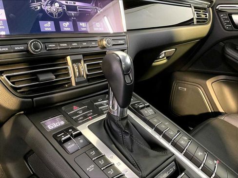 Certified 2021 Porsche Macan S AWD/4WD image 17