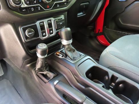 Certified 2024 Jeep Wrangler Sport AWD/4WD image 18