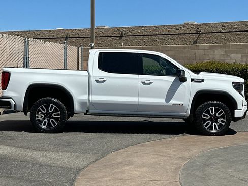 Certified 2023 GMC Sierra 1500 AT4 w/ AT4 Premium Package AWD/4WD image 3