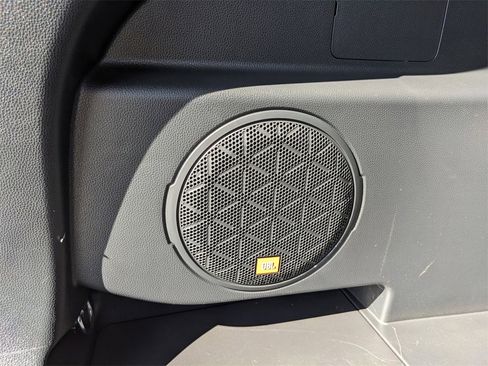 Used 2019 Toyota RAV4 XLE Premium image 15