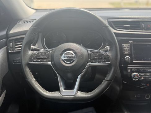 Used 2018 Nissan Rogue SV FWD image 11