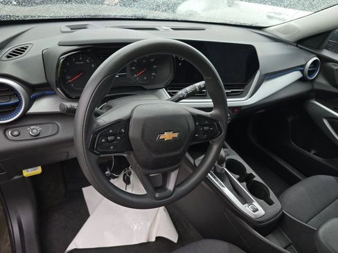 Used 2024 Chevrolet Trax LS image 9