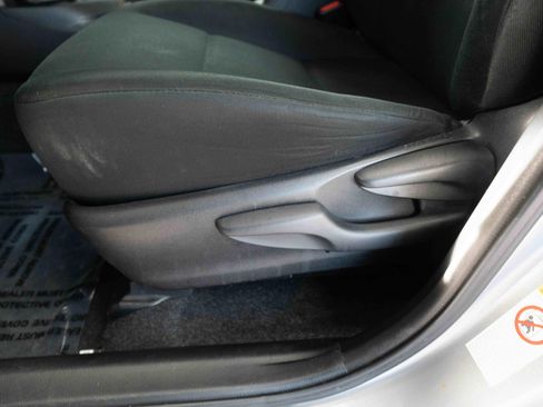 Used 2016 Toyota RAV4 LE image 12