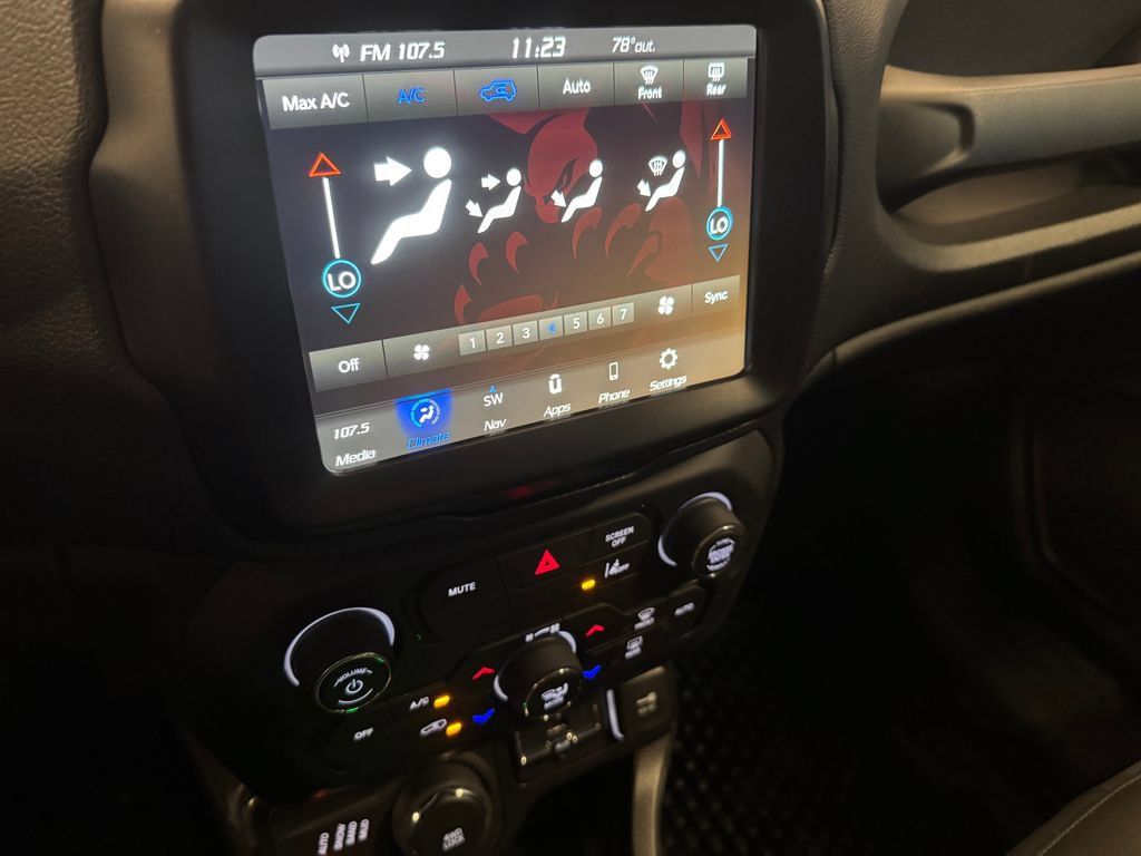 Used 2023 Jeep Renegade Latitude AWD/4WD image 16