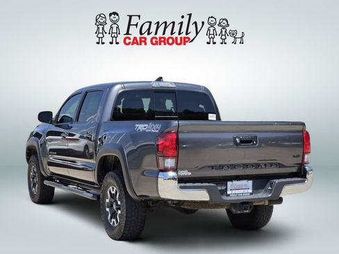 Used 2019 Toyota Tacoma TRD Off-Road AWD/4WD image 3
