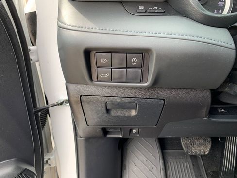 Used 2024 Toyota Highlander XLE image 35