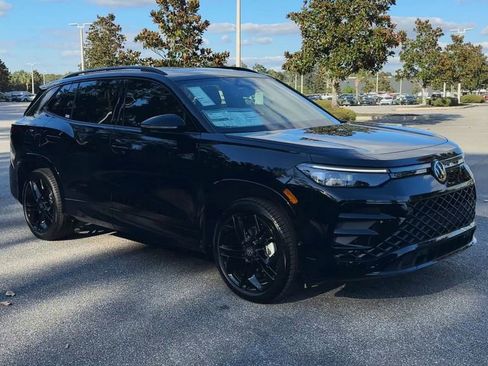 New 2026 Volkswagen Tiguan SE R-Line image 2