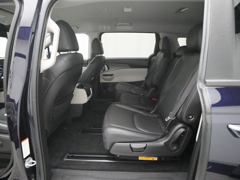 Certified 2024 Kia Carnival LX image 15