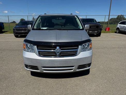 Used 2010 Dodge Grand Caravan SXT FWD image 2