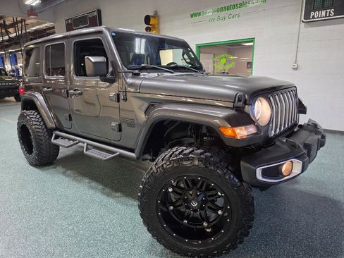 Used 2019 Jeep Wrangler Unlimited Sahara w/ Uconnect 4C Nav & Sound Group AWD/4WD image 14
