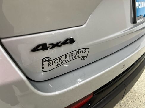 Used 2024 Jeep Grand Cherokee Limited w/ Black Appearance Package image 10