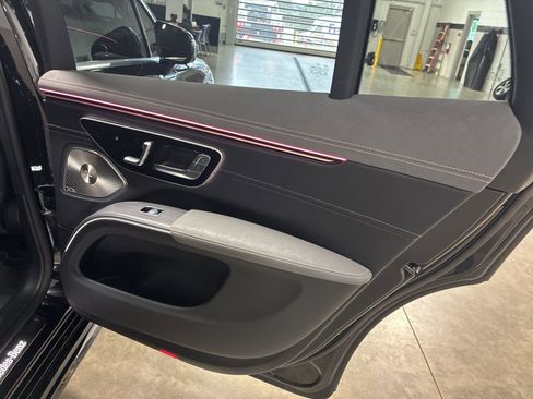 Used 2023 Mercedes-Benz EQS 580 4MATIC SUV image 23