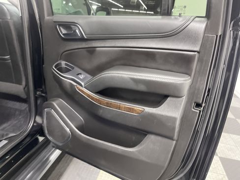 Used 2019 Chevrolet Suburban LT w/ Luxury Package image 19