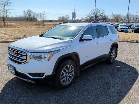 Used 2019 GMC Acadia SLE image 1