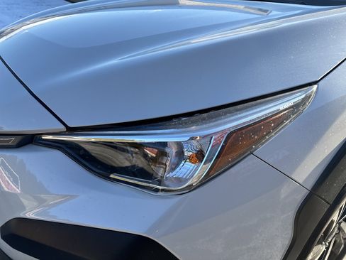 Used 2024 Subaru Crosstrek 2.0i Premium image 10