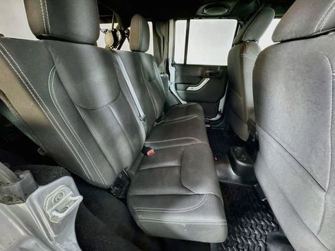 Used 2013 Jeep Wrangler Unlimited Sahara w/ Connectivity Group AWD/4WD image 30