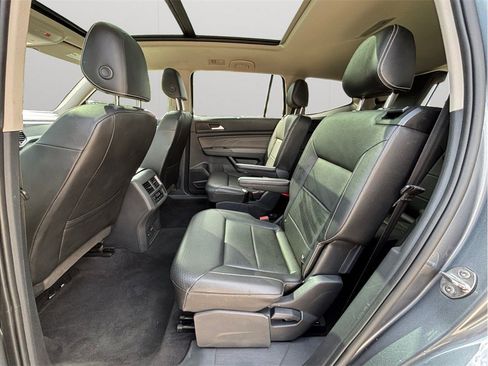 Used 2023 Volkswagen Atlas SE w/ Panoramic Sunroof Package AWD/4WD image 37
