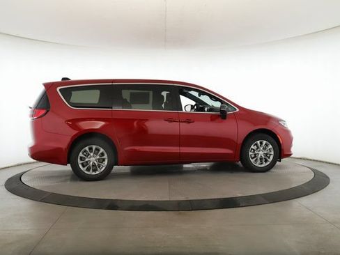 New 2026 Chrysler Pacifica Select AWD/4WD image 6