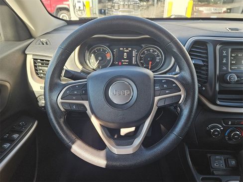 Used 2018 Jeep Cherokee Latitude image 15