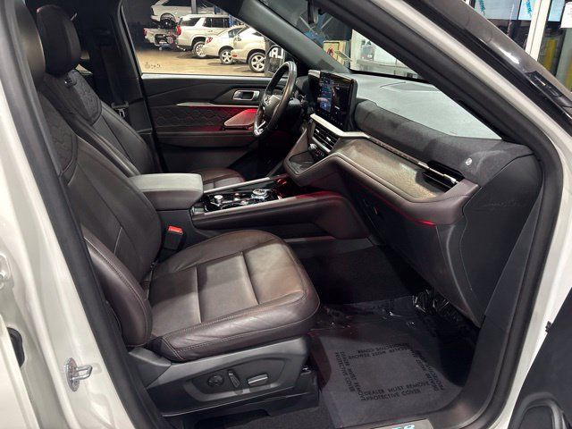 Used 2025 Ford Explorer Platinum w/ Ultimate Package AWD/4WD image 18