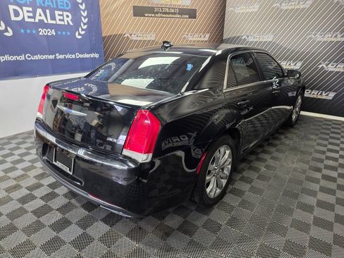 Used 2018 Chrysler 300 Touring L AWD/4WD image 17