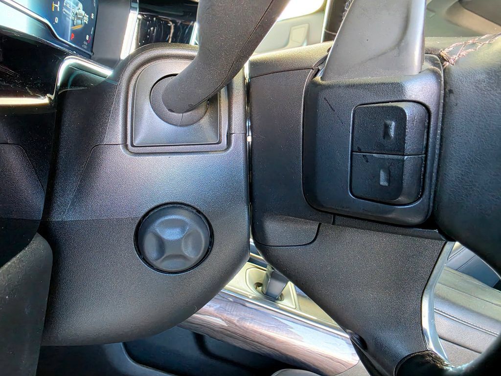 Used 2023 Chevrolet Silverado 1500 LTZ AWD/4WD image 22