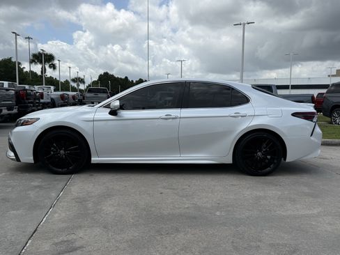 Used 2021 Toyota Camry XSE FWD image 8