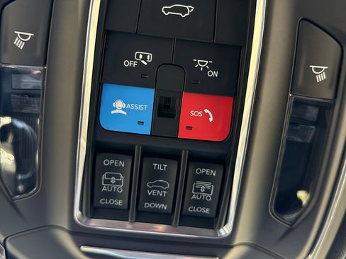 New 2025 Jeep Grand Cherokee L Limited image 39