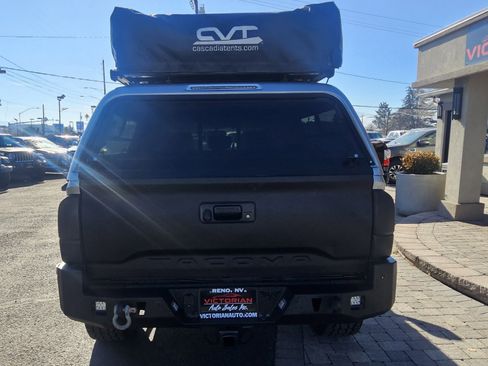 Used 2017 Toyota Tacoma TRD Off-Road image 6