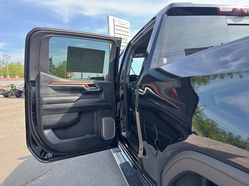 Used 2023 GMC Sierra 1500 Denali w/ Technology Package AWD/4WD image 19
