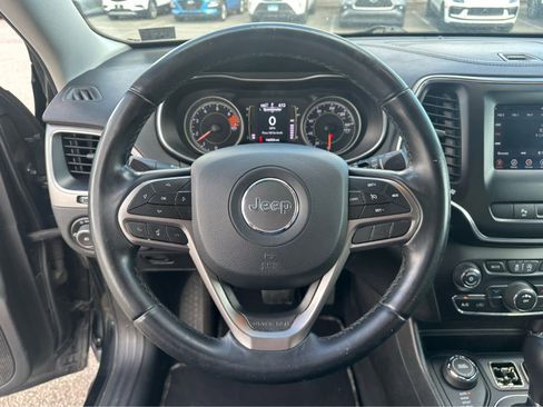 Used 2019 Jeep Cherokee Latitude Plus image 11