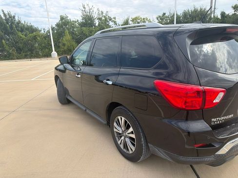 Used 2018 Nissan Pathfinder SL FWD image 5