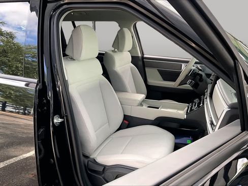 Certified 2025 Hyundai Santa Fe SE FWD image 9