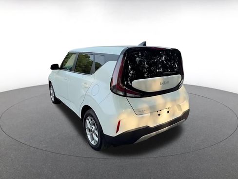 Used 2025 Kia Soul LX w/ LX Technology Package FWD image 11