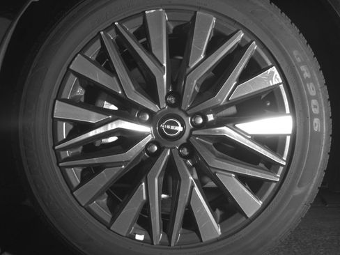 Used 2025 Nissan Altima 2.5 SV FWD image 12