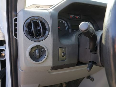 Used 2014 Ford E-250 and Econoline 250 RWD image 16