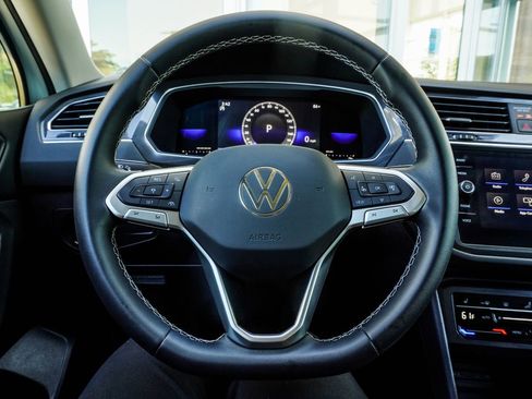 Used 2022 Volkswagen Tiguan SE FWD image 15