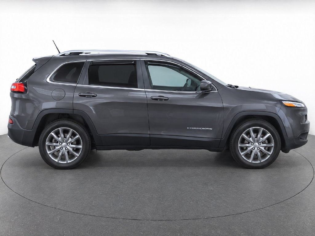 Used 2018 Jeep Cherokee Limited FWD image 8