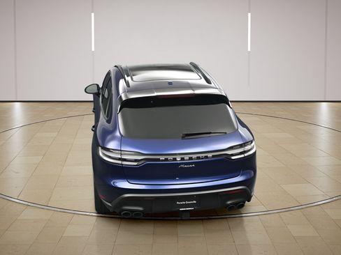 Certified 2025 Porsche Macan AWD/4WD image 37