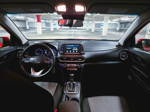 Used 2019 Hyundai Kona SE image 3