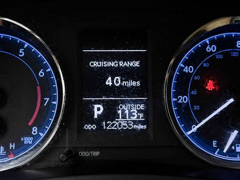 Used 2017 Toyota Corolla LE w/ Carpet Mat Package (TMS) FWD image 28